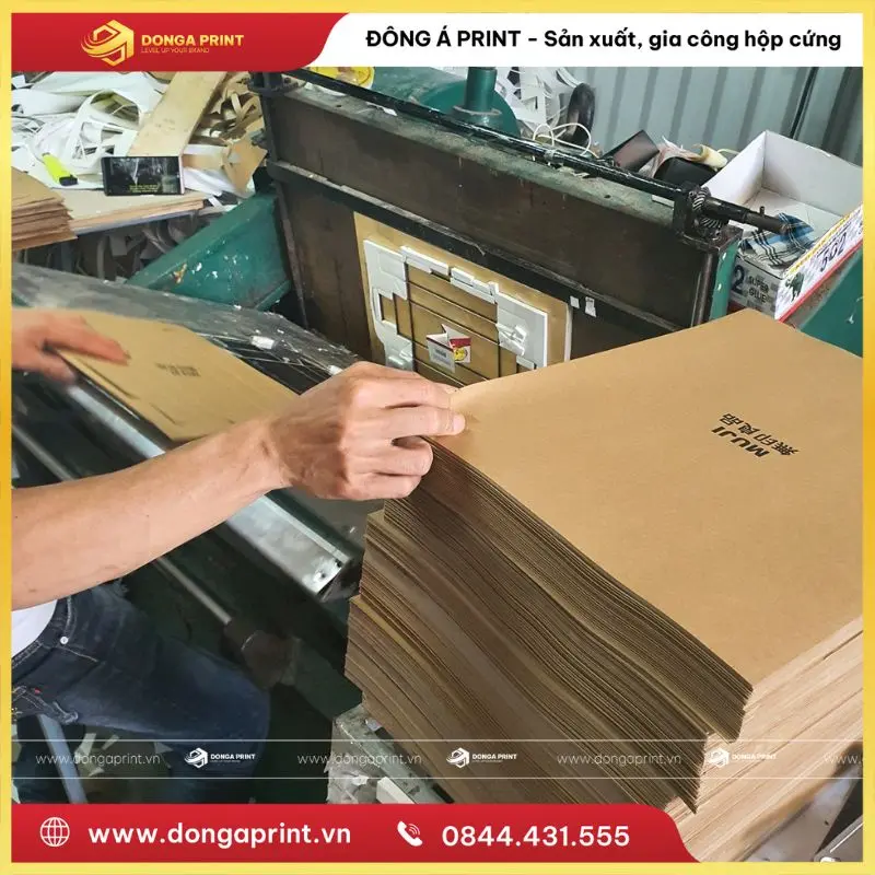 in hộp cứng đựng rượu