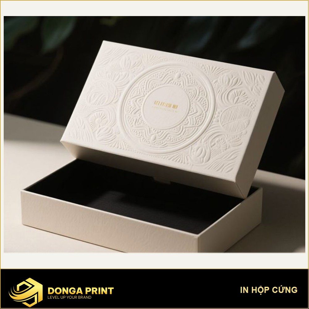 Logo doanh nghiệp được ép kim lên mặt hộp